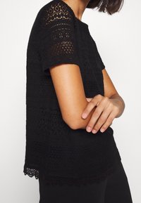 Vero Moda Petite Blůza - black