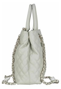 Vaaleanharmaa tikattu käsilaukku, jossa on kaksinkertaiset kahvat, ketjuyksityiskohtainen hihna ja sileä nahkapinta. Sivunäkymä suljettuna vetoketjullaan.