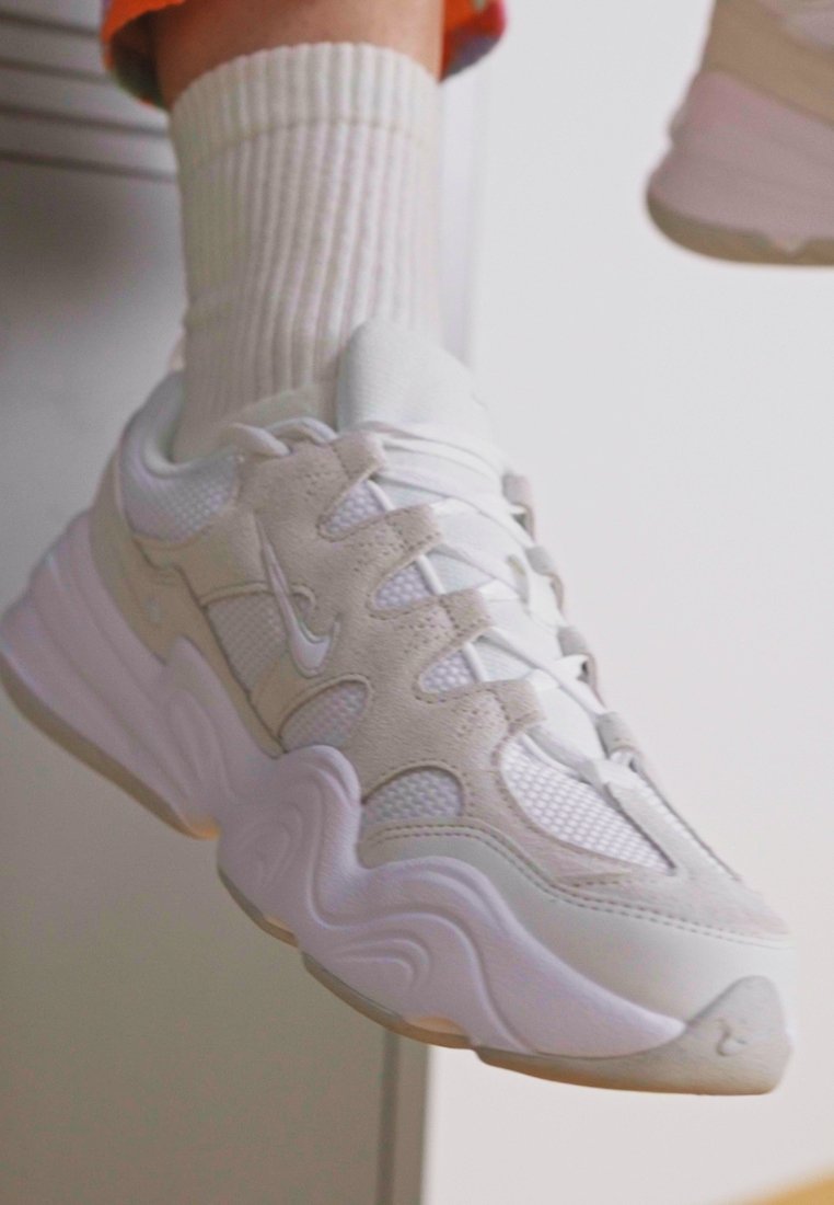 Nike Sportswear TECH HERA - Sneakers low - white/summit white