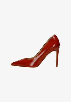 Roter Lackleder-Pumps mit hohem Absatz, spitzer Kappe und schmalem Stiletto-Absatz. Glatte Textur und minimalistisches Design.