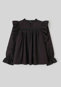 Blouse noire à manches longues avec détails à volants, tissu texturé, corsage froncé et fermeture par bouton au dos, présentant un col montant.