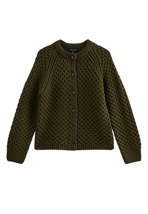 Gilet en tricot vert foncé avec un motif texturé, col rond, manches longues, poignets côtelés et six boutons à l'avant.