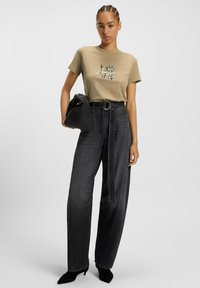 BOSS ELOGO - T-shirts print - brown twelve