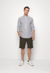 Lindbergh Calções - khaki