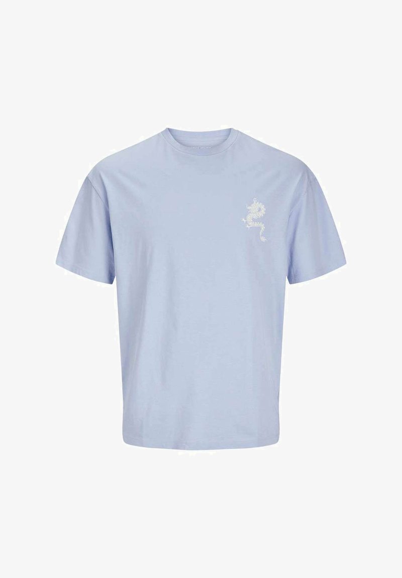 T-shirt en coton bleu clair avec un col rond et des manches courtes, présentant un petit graphique d'un dragon blanc sur la zone inférieure gauche de la poitrine.