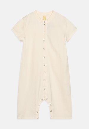 Romper a maniche corte in morbido cotone bianco sporco con chiusura frontale a bottoni automatici e fondo aperto per facilitare l'abbigliamento e i cambi del pannolino.