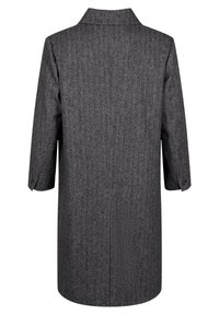 Kabát s rybí kostrou v tmavě šedé barvě, s límcem, 3/4 rukávy s knoflíkovými detaily a rovný střih s rozparkem vzadu.