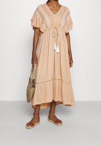 YAS Maxi šaty - light brown