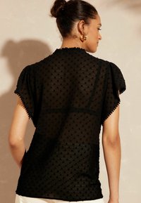 Love & Roses DOBBY SPOT RUFFLE V NECK FLUTTER SLEEVE REGULAR FIT - Paitapusero - black