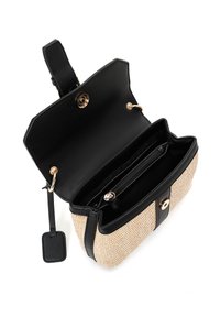 Borsa nera e beige con texture intrecciata, chiusura a scatto magnetico, tasca interna con cerniera e etichetta in pelle staccabile.