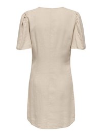Beige jurk met korte mouwen met geplooide pofmouwen en een rechte silhouet, gezien van achteren.