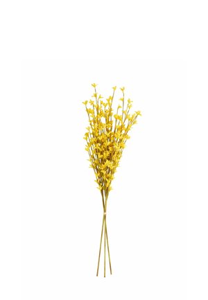 Fascio di lunghi steli di fiori artificiali gialli con piccoli grappoli di fiori su sfondo bianco.