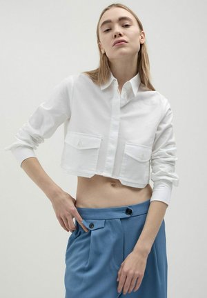 Calliope CROP TINTA CON TASCHE - Camicia - bianco