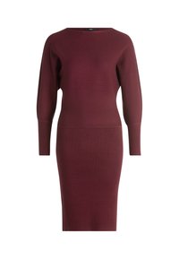 Robe pull côtelée bordeaux à manches longues, corsage ajusté et ourlet à hauteur des genoux. La texture est lisse avec une finition douce.