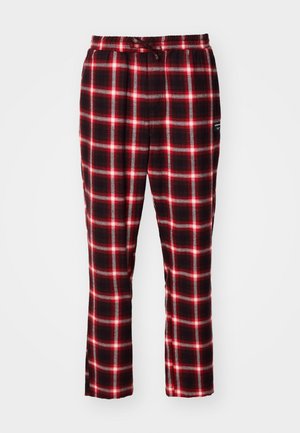 Pantalons de lounge à carreaux rouges et noirs avec une texture douce, une taille élastique et un cordon de serrage. Présente des lignes blanches en grille et une étiquette sur le côté.
