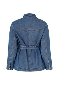 Denim jacket in medium blue met een ceintuur in de taille, knopenmanchetten en rugdetail. Heeft een relaxte pasvorm en een klassiek kraagontwerp.