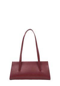 Rode leren tote bag met een platte rechthoekige vorm, twee lange handgrepen, een gladde textuur en geen zichtbare hardware of versieringen.