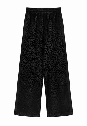 Sorte cropped bukser med leopardmønstret tekstur. Elastisk linning og glatte sorte sideaccenter. Letvægtsstof med blød glans.