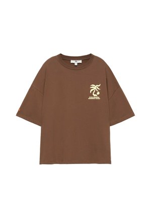 Brun oversized T-shirt med korte ærmer med en lille cremefarvet palme og teksten ""17th Annual Summer Event"" på venstre bryst.