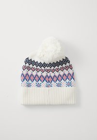 Pletená čiapka v bielej farbe so vzorom v námorníckej modrej, ružovej a modrej. Má nadýchaný biely pom-pom na vrchu a rebrovaný lem.