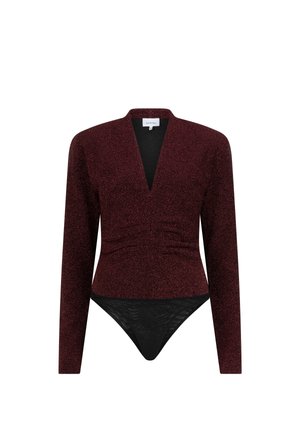 Langarm bodysuit in diep bordeaux met metallic sprankeling, diepe V-halslijn, gerimpelde taille en zwarte onderpaneel. Gladde stofstructuur.