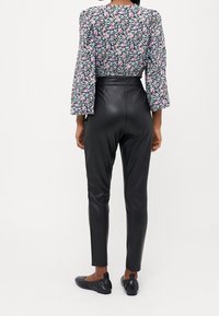 ONLY Petite Tygbyxor - black