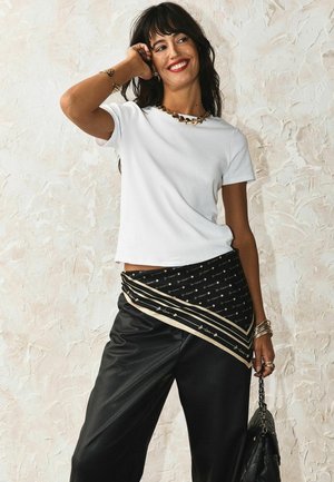 Rockett St George, Kaelarätt - monochrome love arrows