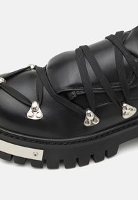 Koi Footwear HIDDEN IN SOLITUDE MENS DOUBLE TONGUE LACE UP SHOES - Sapatos de atacadores - black