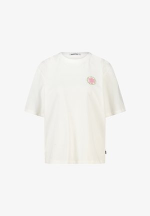 Wit T-shirt met korte mouwen, ronde hals en een klein roze bloemmotief met groene tekst op de bovenste linkerborst.