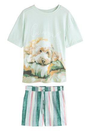 Ensemble de pyjama vert menthe composé d'une chemise à manches courtes avec une illustration de chien et le texte "Cockapoo", accompagné d'un short rayé en vert, rose et blanc.