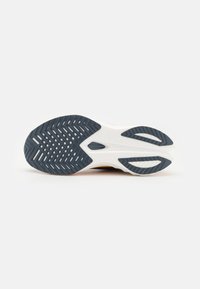 Saucony ENDORPHIN SPEED 4 - Tekaški copati za cesto - dusk/peel