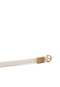 Ceinture en cuir blanc avec une boucle dorée gravée du détail "PINKO", au design slim et à la texture lisse.