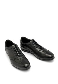 RYŁKO Sznurowane obuwie sportowe