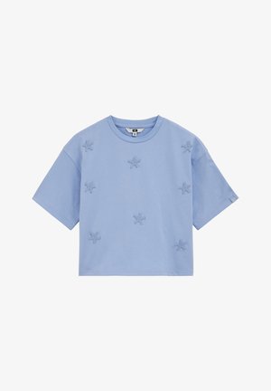 Hellblaues, kurzärmeliges, bauchfreies T-Shirt mit sieben kleinen, gleichmäßig auf der Vorderseite verteilten, bestickten Seesternen.