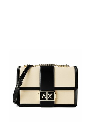 Beige und schwarze rechteckige Umhängetasche mit goldfarbener Kettenriemen und schwarzer Schnalle, die das "A|X"-Logo in Gold und schwarzen Akzenten zeigt.