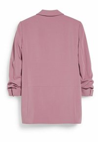 Tył długiego, liliowego żakietu z wyciętym kołnierzem i lekko marszczonymi rękawami.