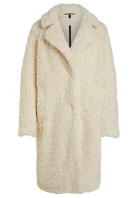 Krémový kabát z umělé kožešiny, ke kolenům, s klopovým límcem, padajícími rameny a texturovaným, fluffy povrchem. Žádné viditelné zapínání.