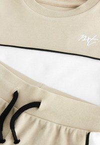 Next SHORT SLEEVE BLOCK SET - Šortky - neutral