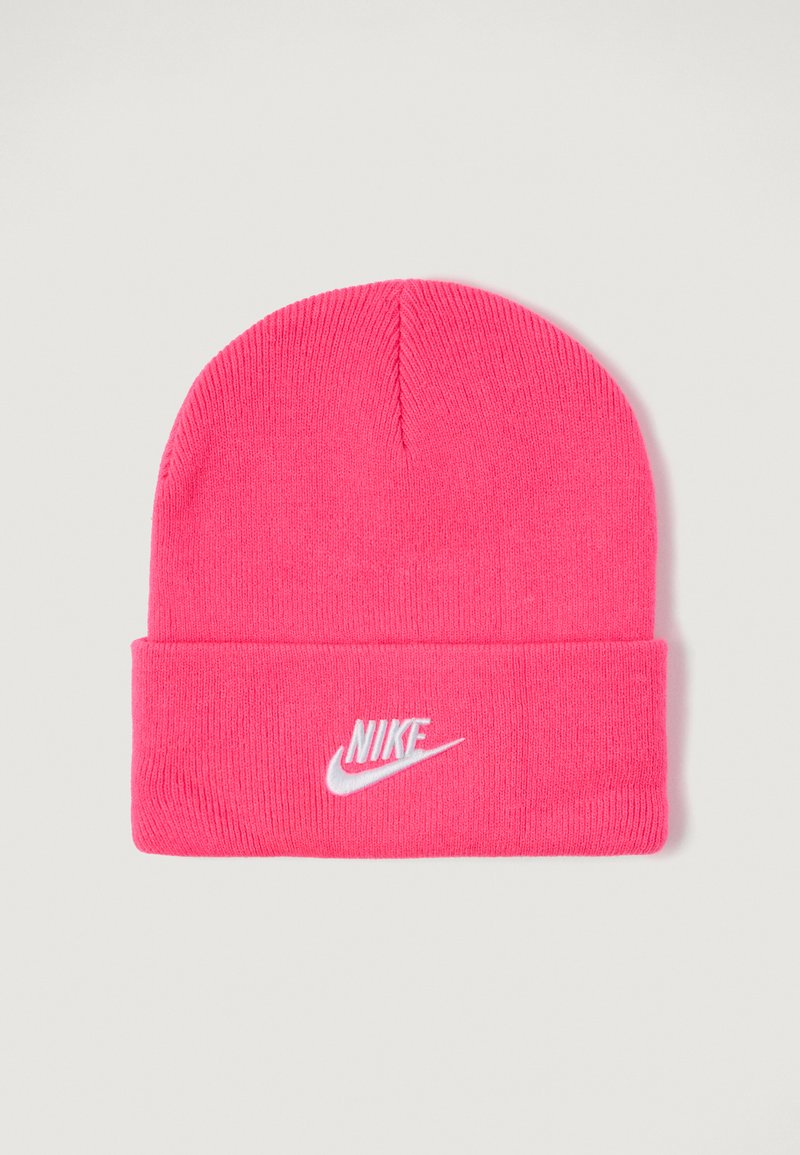 Gorro de malha rosa com uma aba dobrada e o logo branco "Nike", apresentando uma textura suave e um design simples. Ideal para uso casual.