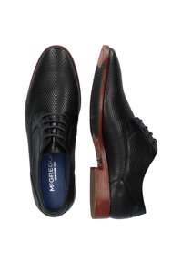 Chaussures habillées en cuir noir avec un motif en nid d'abeille texturé, un design à lacets et un talon en bois marron. Présente une pointe lisse et des accents sur les côtés.