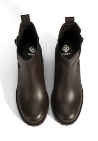 Bruine leren enkellaarsjes met een gladde afwerking, elastische zijkanten en een gestructureerde rubberen zool. Voorzien van een aantrekstrip aan de achterkant.