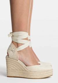 Stradivarius High heels - white