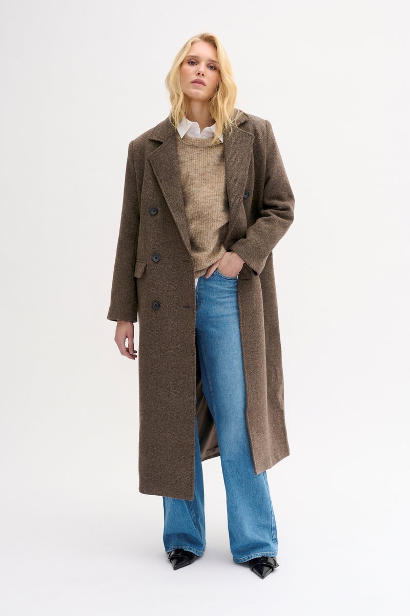 My Essential Wardrobe - FRANNIEMW  - Klassinen takki - seal brown melange, Suurenna