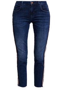 Mörkblå denimjeans med slim fit, med fransade sid sömmar och kontrasterande inredningsdetaljer. Femfickorsdesign med knappstängning.