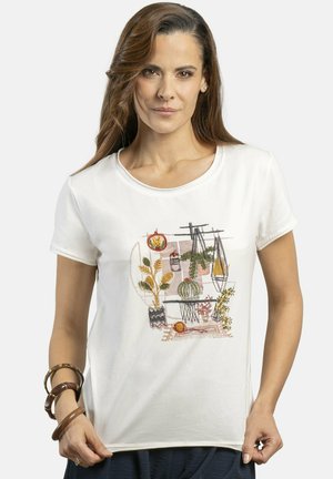 Camiseta de algodón blanca con un colorido diseño bordado de plantas y elementos decorativos, cuello redondo y mangas cortas.