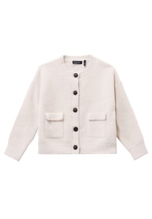 Cardigan bianco in pile con scollo rotondo, quattro grandi bottoni marroni e due tasche frontali. Texture morbida e design a taglio dritto.