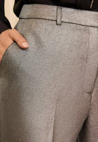 Love & Roses REGULAR FIT - TAILORED  - Hlače - silver