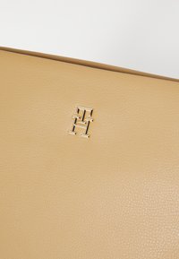 Tommy Hilfiger LEGACY SATCHEL - Handbag - khaki