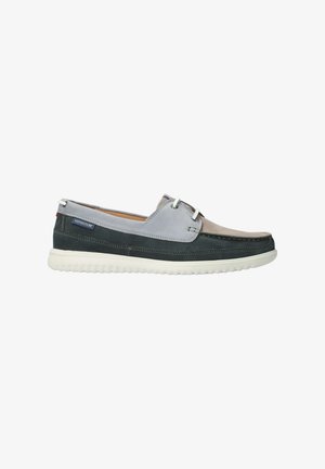 Mocassin décontracté pour hommes avec tige en cuir gris clair, beige et noir, lacets blancs et semelle en caoutchouc blanche à crampons.