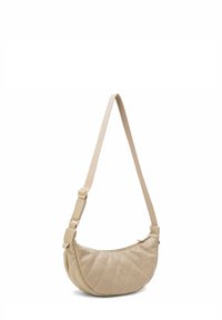 Borsa a spalla beige trapuntata con forma curva, tracolla regolabile e chiusura con zip. Texture in pelle liscia con motivo a diamante.
